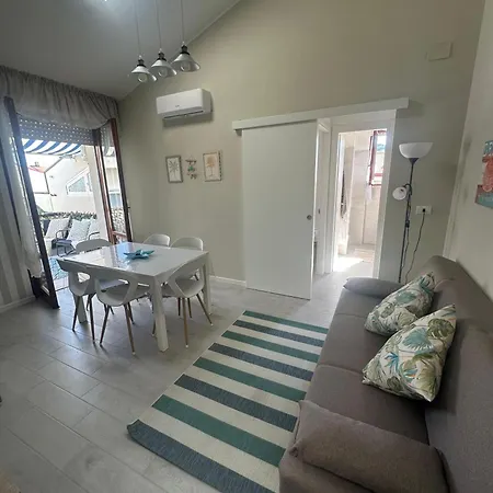 Lumami Summer House 150m Dal Mare Con Ombrellone Incluso Completamente Ristrutturato شقة *